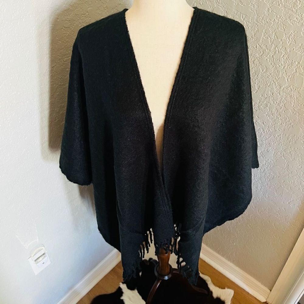 Echo‎ Bouclé Cape, Shawl, Wrap, Sweater, Black, Super Comfy Warm, One size NWT